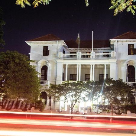Отель Bulawayo Club Экстерьер фото