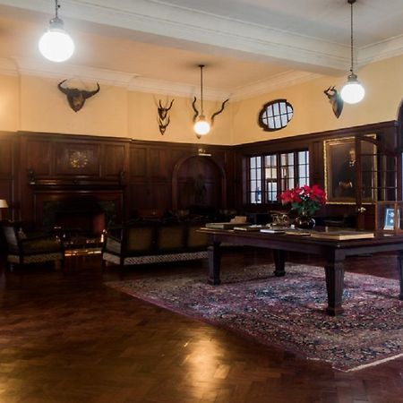 Отель Bulawayo Club Экстерьер фото