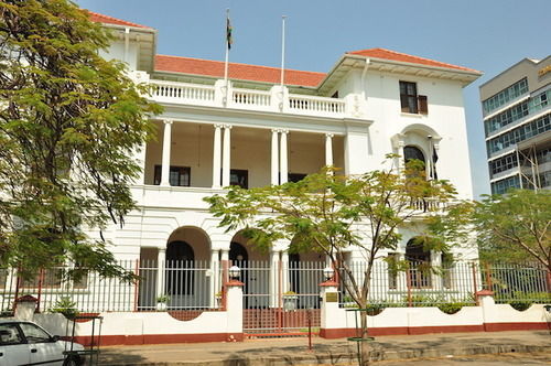 Отель Bulawayo Club Экстерьер фото
