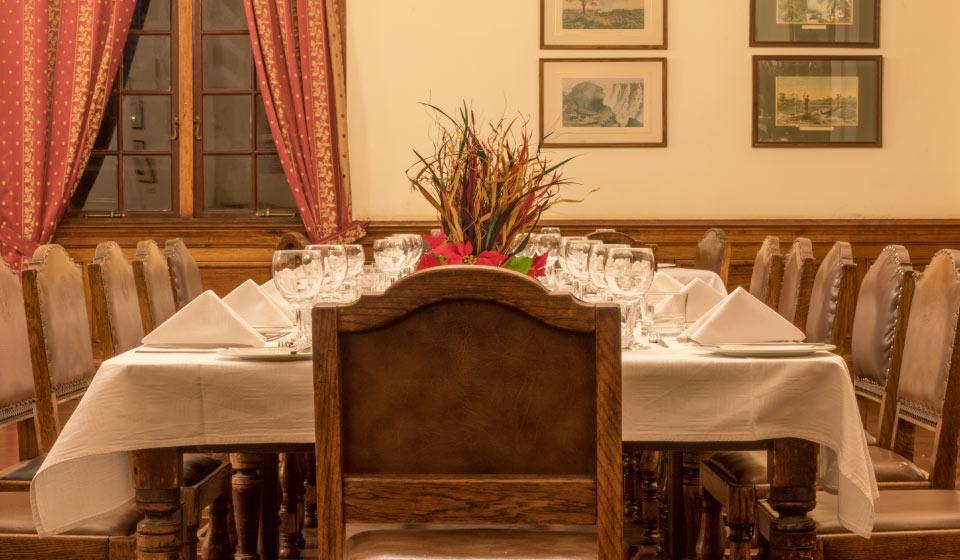 Отель Bulawayo Club Экстерьер фото