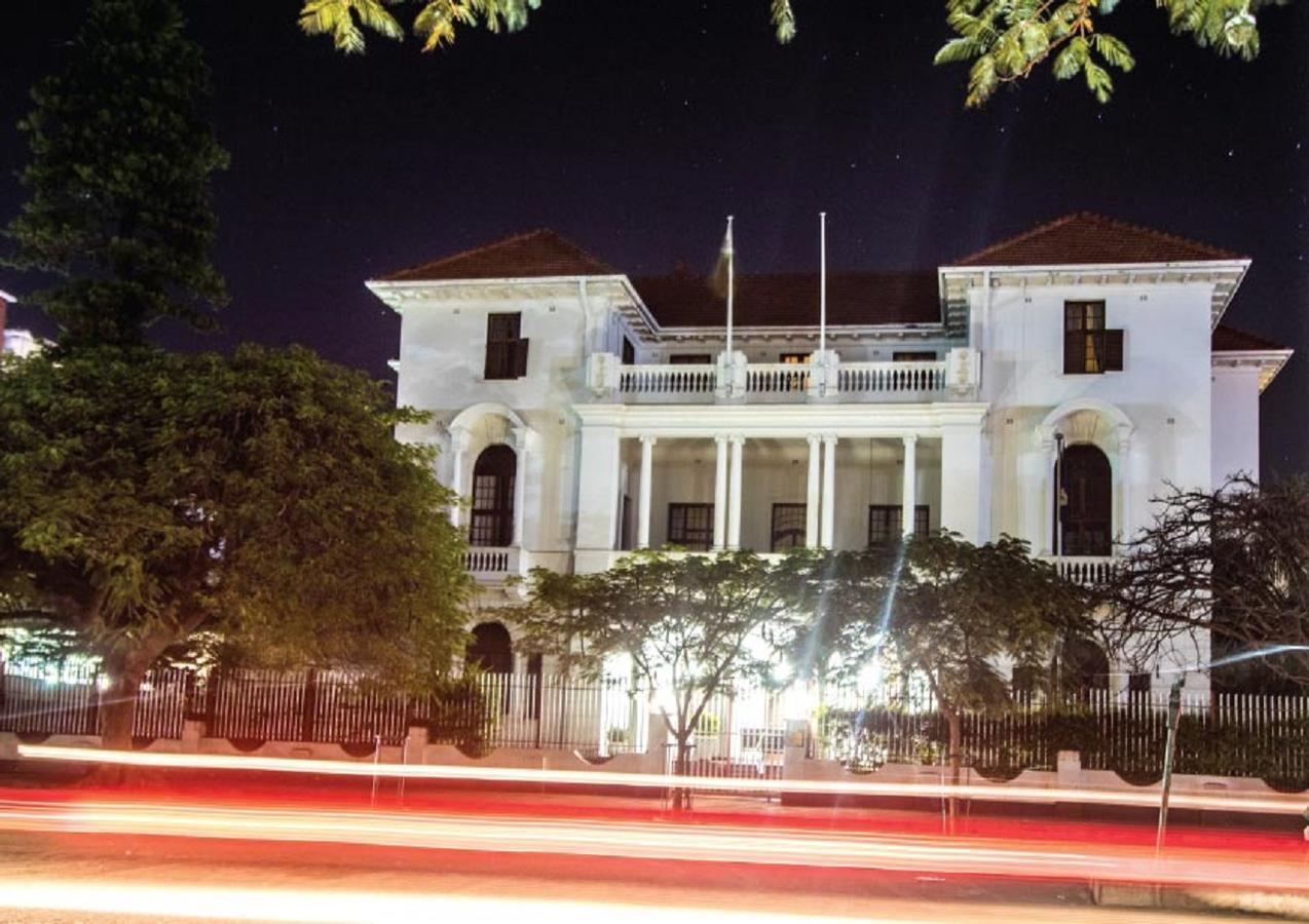Отель Bulawayo Club Экстерьер фото