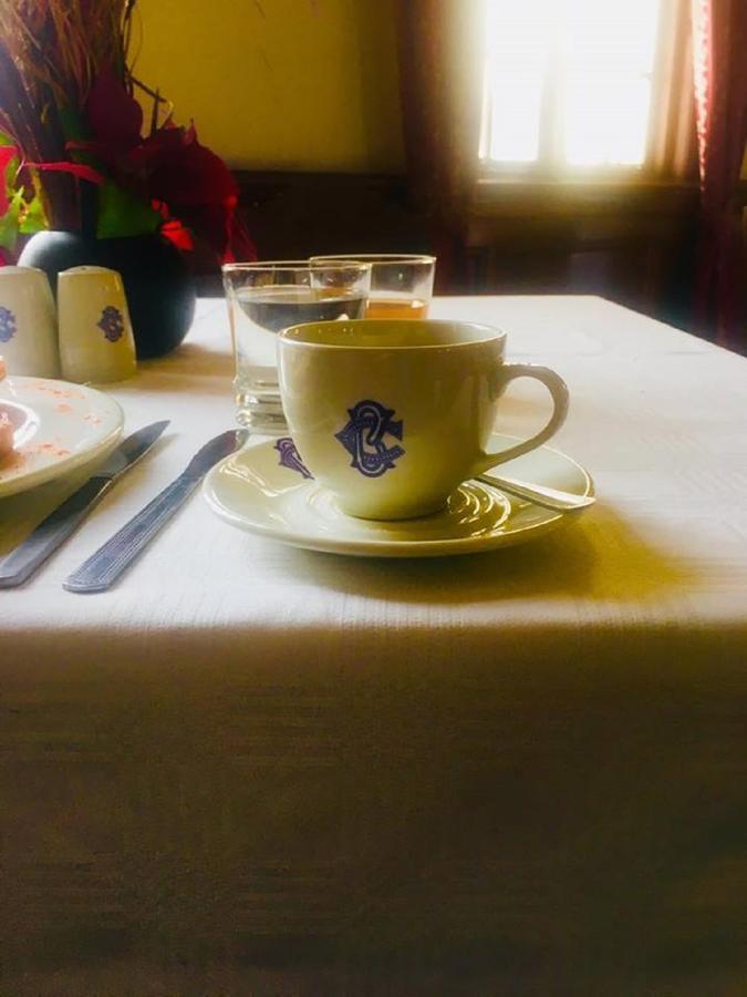 Отель Bulawayo Club Экстерьер фото