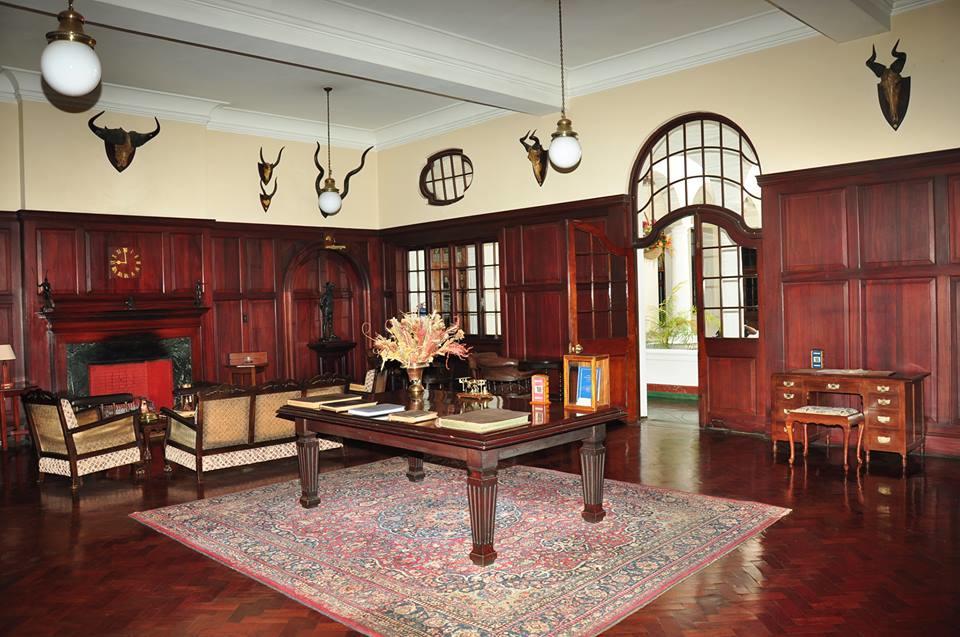 Отель Bulawayo Club Экстерьер фото